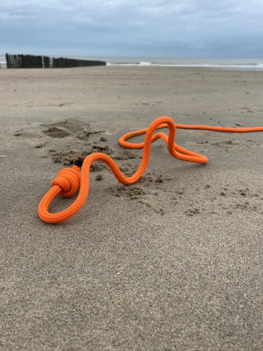 Een rope flow touw op het strand